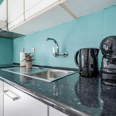 Bright Lindo Vale Apartment Porto